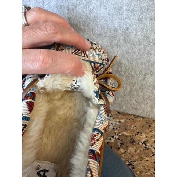 Minnetonka Cally Limited Edition Moccasins – Size 6 NWOB - Picture 8 of 8
